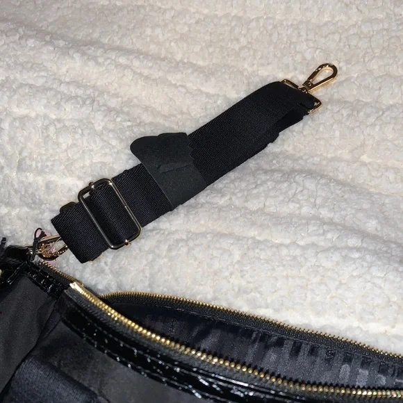 💐HOST PICK!💐NWT Victoria’s Secret Getaway Black Weekender Bag - Picture 4 of 10